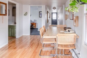 Dining - Downtown Lakefront Hideaway (Burlington)