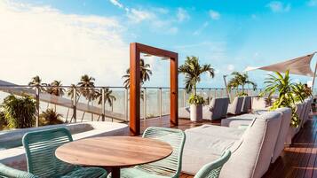 Apartamento | Restaurante al aire libre