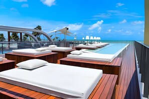 2 outdoor pools