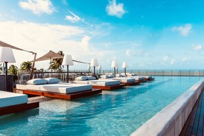 2 outdoor pools
