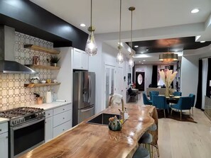Private kitchen - Stunningly Designed Residential with 2 Fireplaces (Philadelphia)