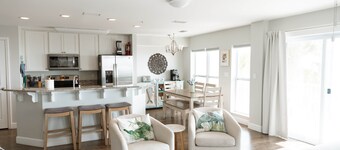 Smokey’s Sunset - Beachfront 3BR - Direct Gulf Views - Sleeps 9 - Surfside 1