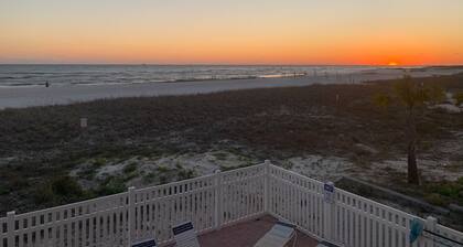 Smokey’s Sunset - Beachfront 3BR - Direct Gulf Views - Sleeps 9 - Surfside 1