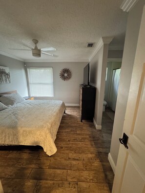 2 chambres, fer et planche à repasser, Wi-Fi, draps fournis