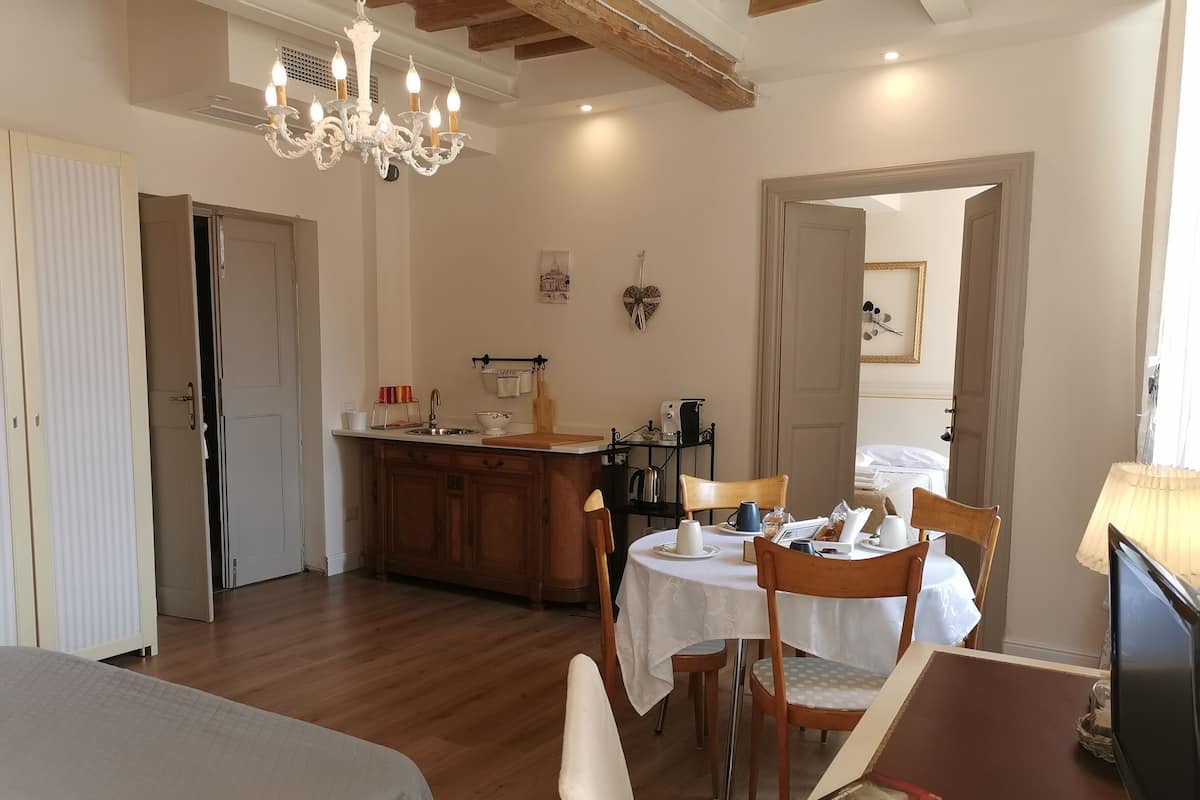 Deluxe Quadruple Room, 2 Bedrooms, Non Smoking, Air conditioning | 1 bedroom, minibar, individually furnished, desk