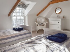 3 bedrooms, free WiFi, bed sheets - 3 bedroom accommodation in Padstow (Padstow)