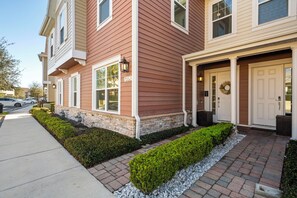 Exterior detail - Spacious 4-bedroom townhome in fabulous Kissimmee, WiFi (Kissimmee)