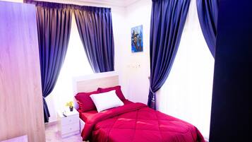 Habitación individual económica, baño privado, vistas a la ciudad | Sábanas de algodón egipcio y ropa de cama de alta calidad