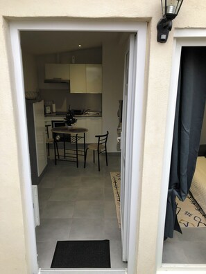 Interior - A5 minute train station with all amenities nearby (Gagny)