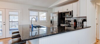 Black Mountain Retreat! Pool/HotTub/Games/FirePit