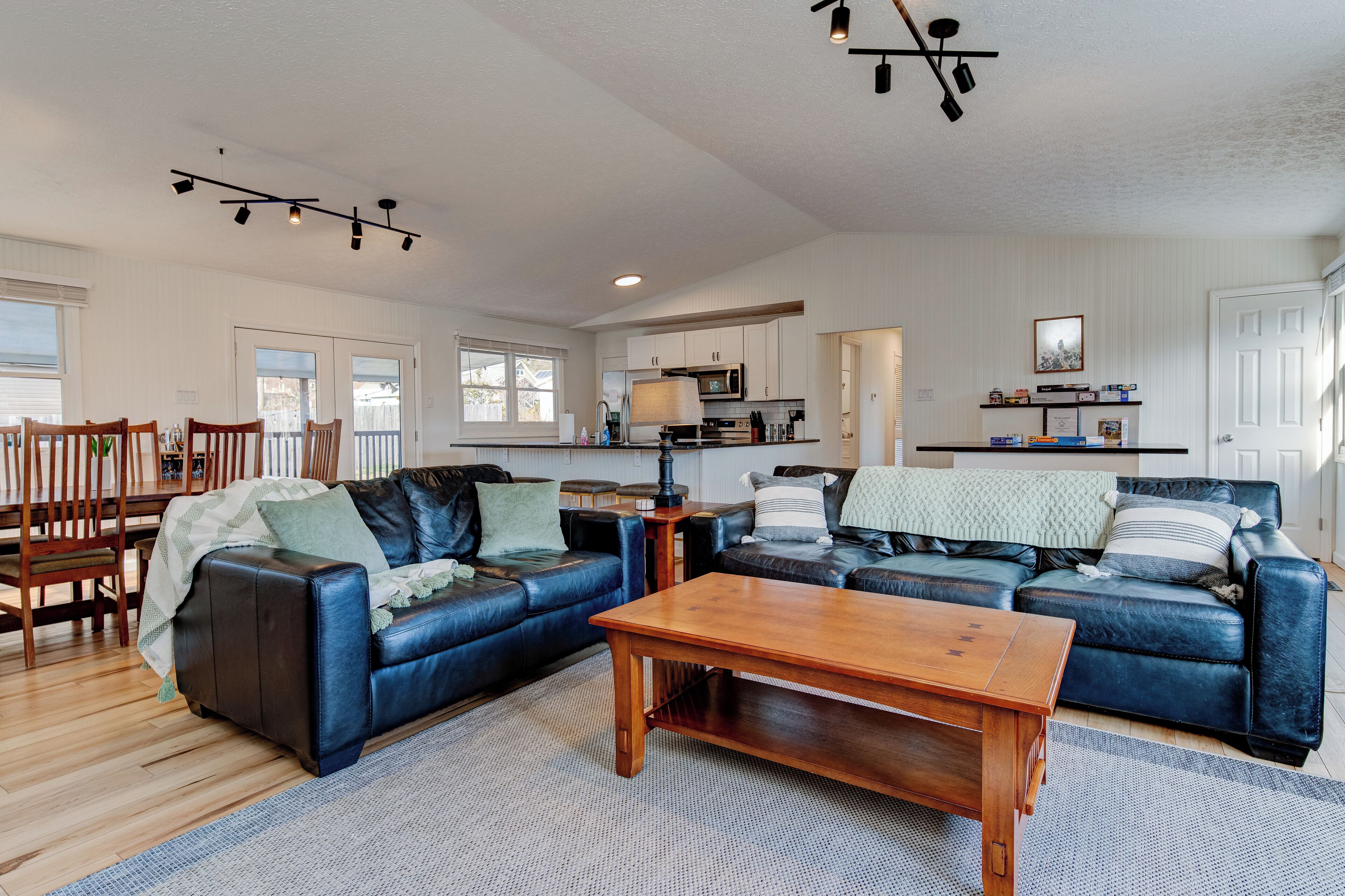 電視、壁爐、足球機、乒乓球設施