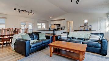 電視、壁爐、足球機、乒乓球設施