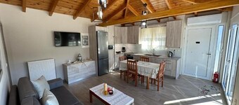 Charming 1-bedroom apartment with WiFi, AC in wonderful Vrisi