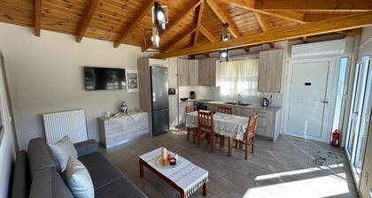 Charming 1-bedroom apartment with WiFi, AC in wonderful Vrisi