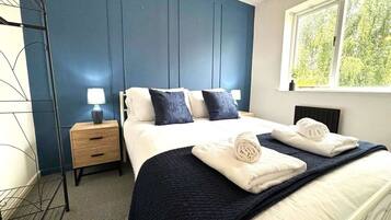 3 bedrooms, iron/ironing board, free WiFi, bed sheets