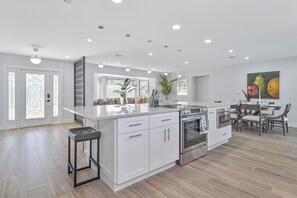 Micro-ondas, fogão, cooktop, lava-louças