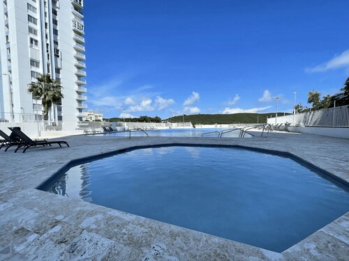 Oceanfront VIEW Fajardo, 2 BDRM+2BA Condo A/C, Olympic sized Outdoor Pool, WIFI 