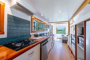 Refrigerador, microondas, horno, placa de cocina