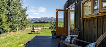 Tarras Tiny Haven •  Stargaze, Unwind, Wake to Mountain Views