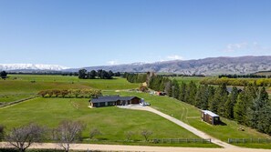 Exterior - Tarras Tiny Haven • Stargaze, Unwind, Wake to Mountain Views (Tarras)