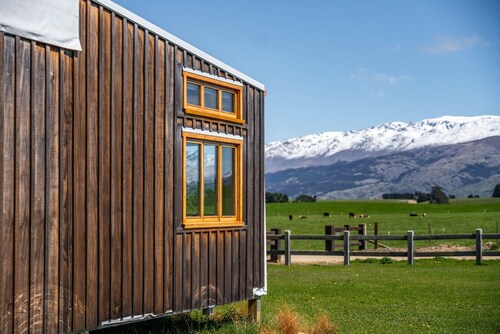 Tarras Tiny Haven •  Stargaze, Unwind, Wake to Mountain Views