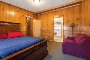 3 bedrooms, free WiFi, bed sheets - Eagle Cabin at the Riviera Resort in Neillsville, Wisconsin! (Neillsville)