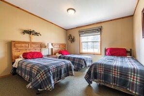 3 室のベッドルーム、WiFi (無料)、ベッドシーツ