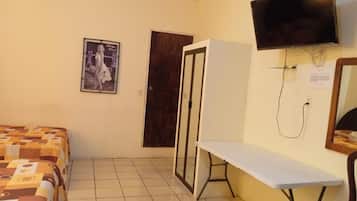 Chambre Triple Confort, non-fumeurs, patio | Wi-Fi gratuit