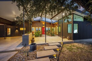 المنشأة من الخارج