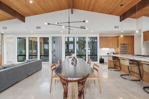 تناول الطعام