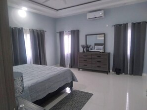 Villa | 2 bedrooms, iron/ironing board, free WiFi, bed sheets - Montana Villa-ochorios-sleeps6-aircon-pool-tv-wifi (Ocho Rios)