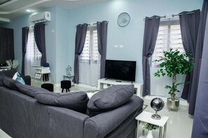 Villa | Living area | TV - Montana Villa-ochorios-sleeps6-aircon-pool-tv-wifi (Ocho Rios)