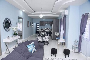 Villa | Living area | TV - Montana Villa-ochorios-sleeps6-aircon-pool-tv-wifi (Ocho Rios)