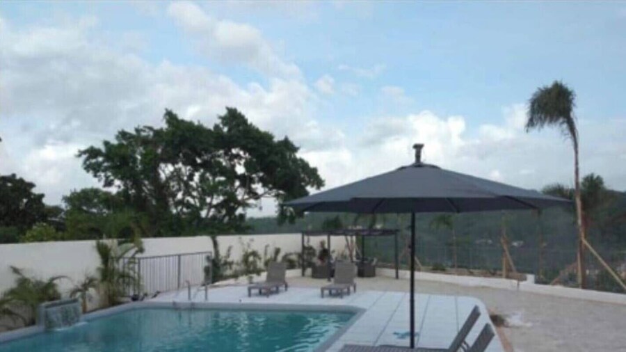 Montana Villa-ochorios-sleeps6-aircon-pool-tv-wifi