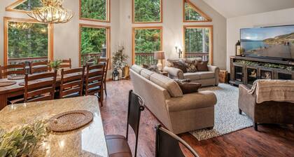 Charming Secluded 3-bedroom house in Sagle ID close to Lake and Schweitzer Ski