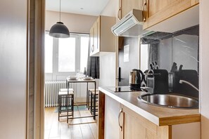 Frigorifero, microonde, macchina per tè/caffè, tostapane