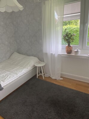 6 habitaciones, tabla de planchar con plancha y wifi 