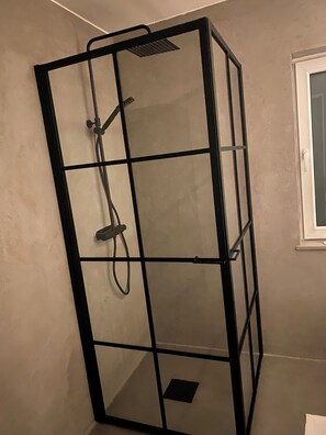 Douche, baignoire à remous