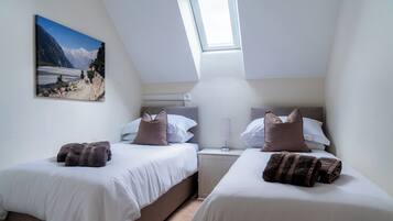 Classic House, Patio | 5 bedrooms, iron/ironing board, free WiFi