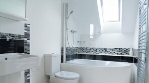 Classic House, Patio | Bathroom