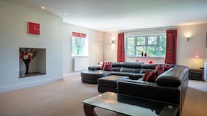 Classic House, Patio | Living area
