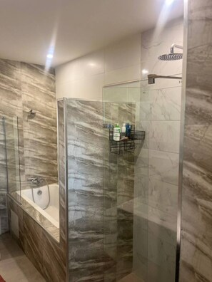 Shower, towels, soap, toilet paper - Cosy F3 in the center of Dakar (Dakar)
