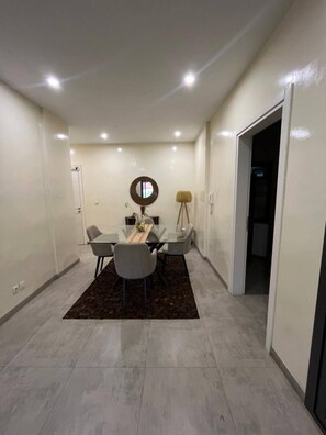 Dining - Cosy F3 in the center of Dakar (Dakar)