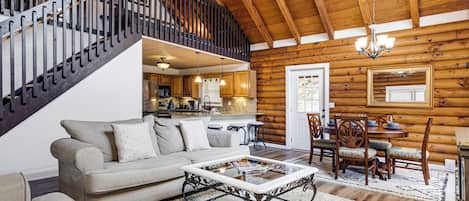 House (5 Bedrooms) | Interior