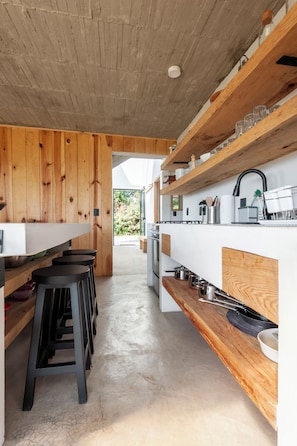 Comfort House, Garden View | Private kitchen | Full-size fridge, microwave, oven, stovetop - Casa Lomita (Valle de Bravo)