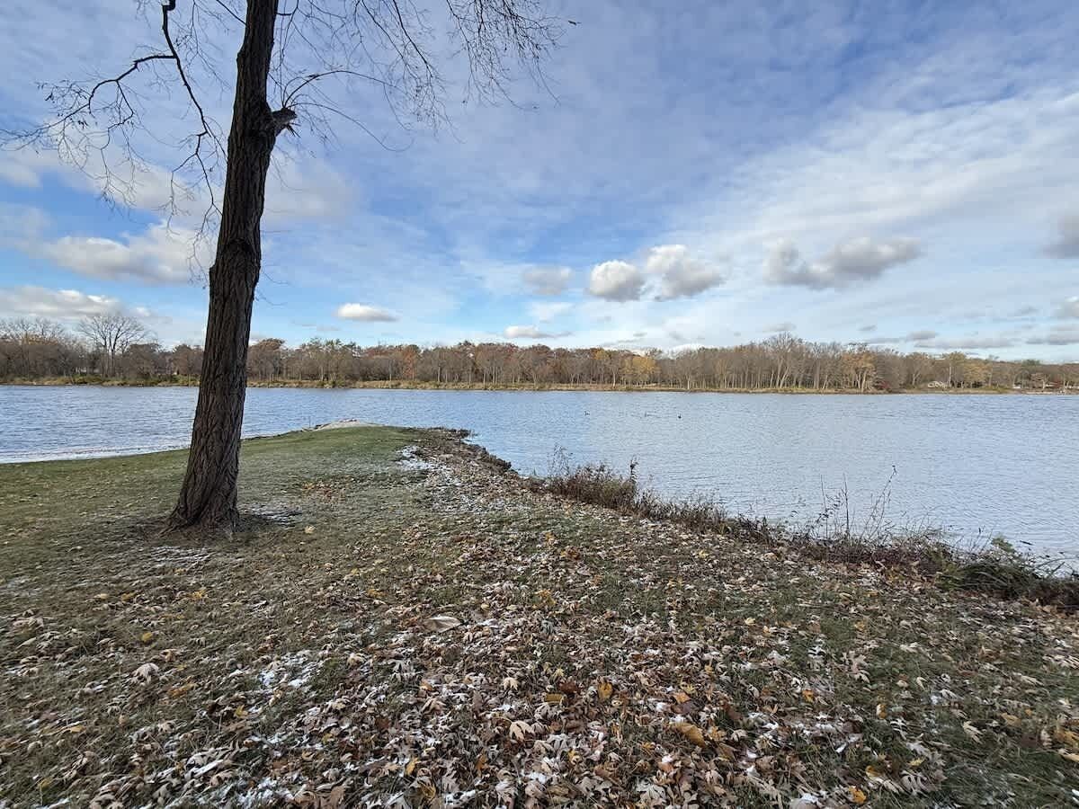 Nestled in a peaceful area with stunning river views, this property offers easy access to the river for fishing, boating, and water sports. Perfect for outdoor enthusiasts and those seeking a serene getaway.