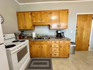 Fridge, microwave, oven, stovetop - Cozy 1BR on Main St 10 min to Indy (Beech Grove)