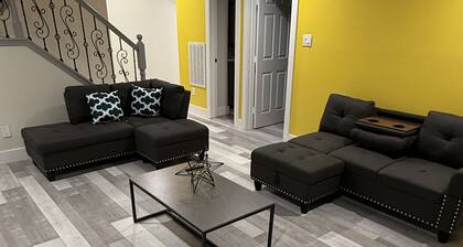 4bedroom house with upstairs outdoor patio,WiFi and in peaceful Woodlands area.