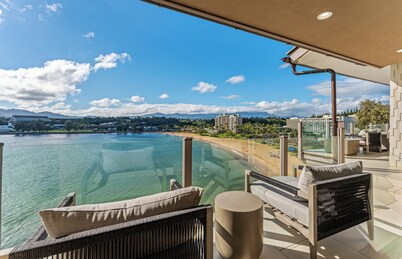 Hawaiian Villa | Beach Access, Views & A/C