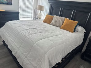 3 bedrooms, iron/ironing board, WiFi, bed sheets - 3-bedroom house ,Central location, with Pool and fiberWiFi ! (San Antonio)